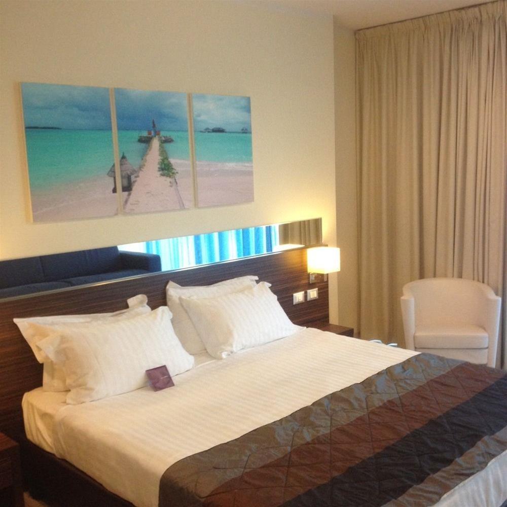 Mercure Rimini Lungomare Esterno foto