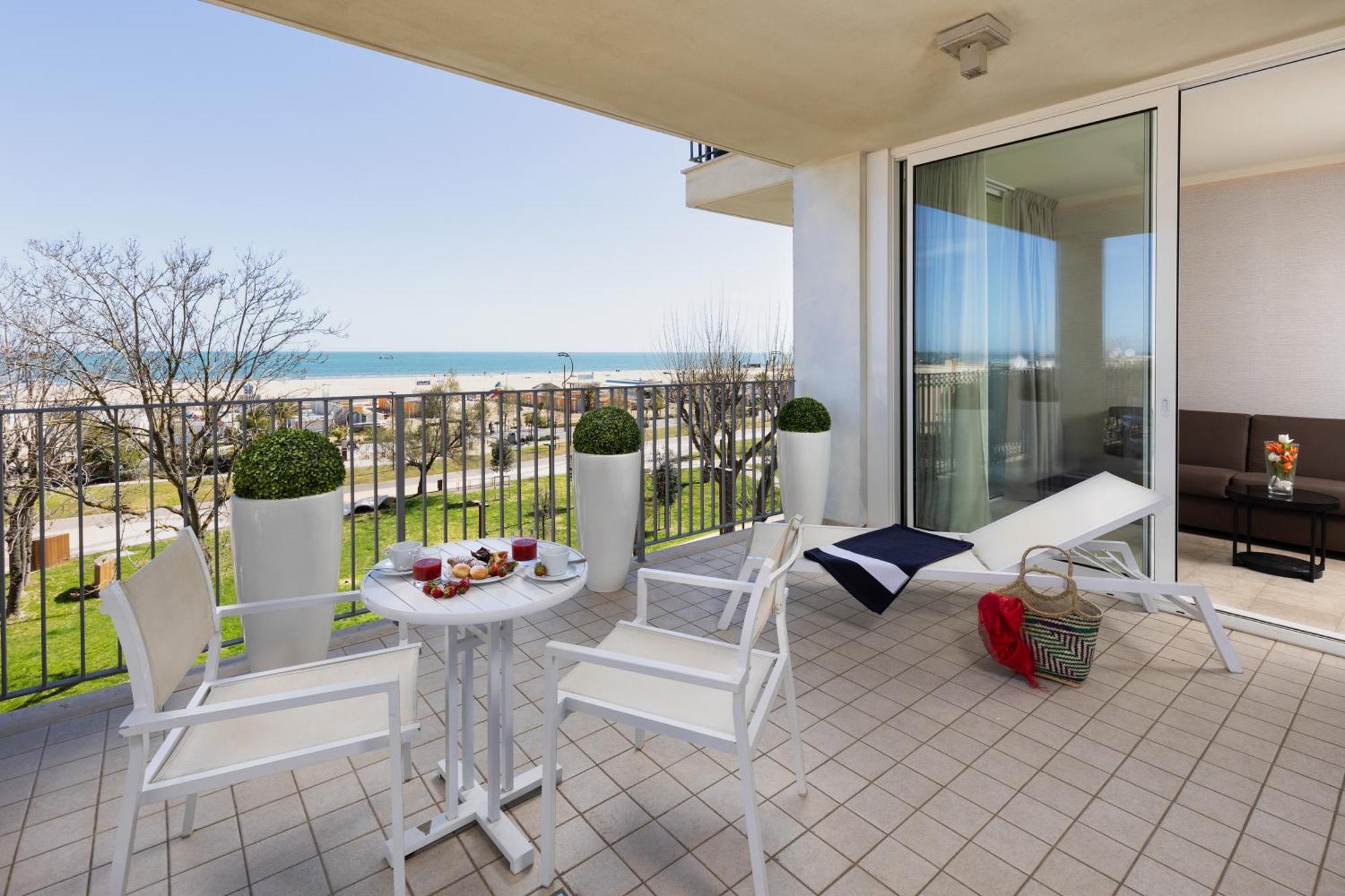Mercure Rimini Lungomare Esterno foto