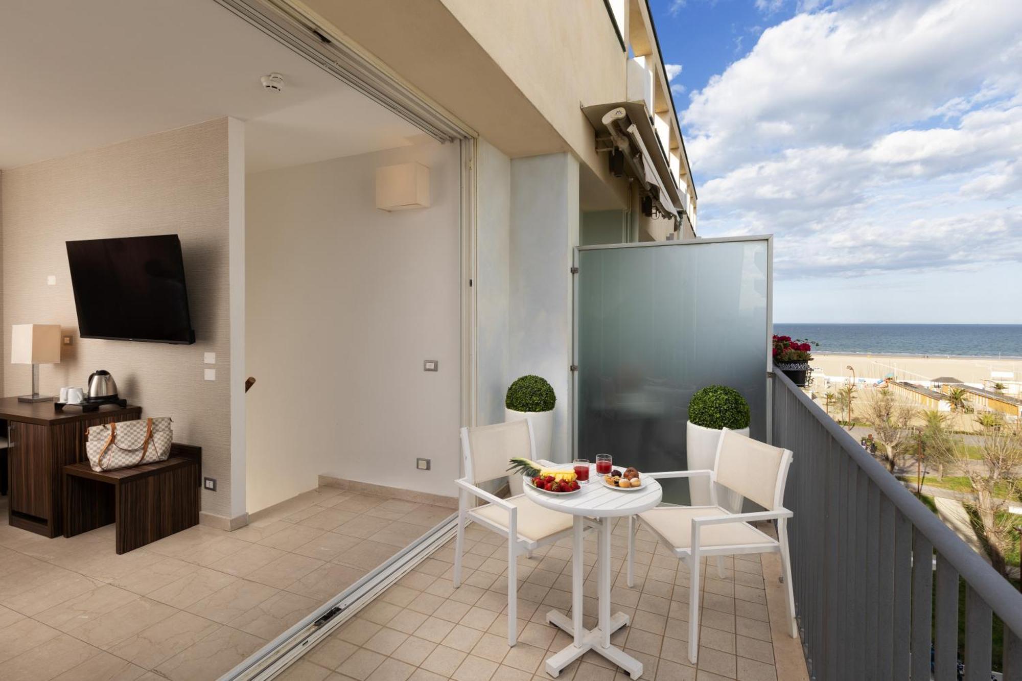 Mercure Rimini Lungomare Esterno foto