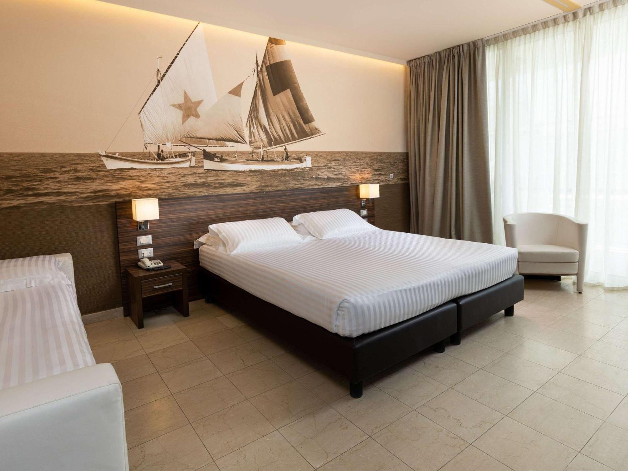 Mercure Rimini Lungomare Esterno foto