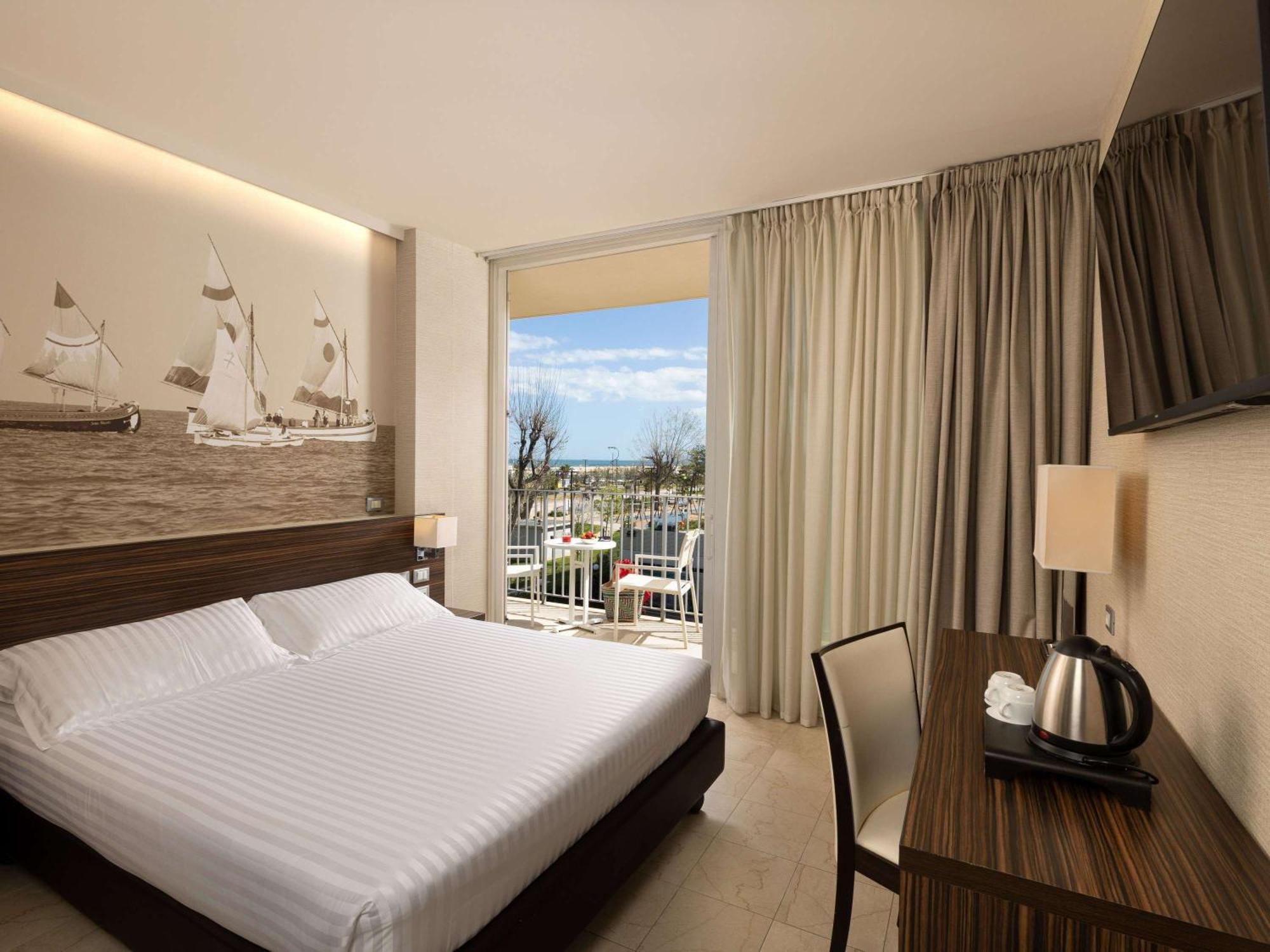 Mercure Rimini Lungomare Esterno foto