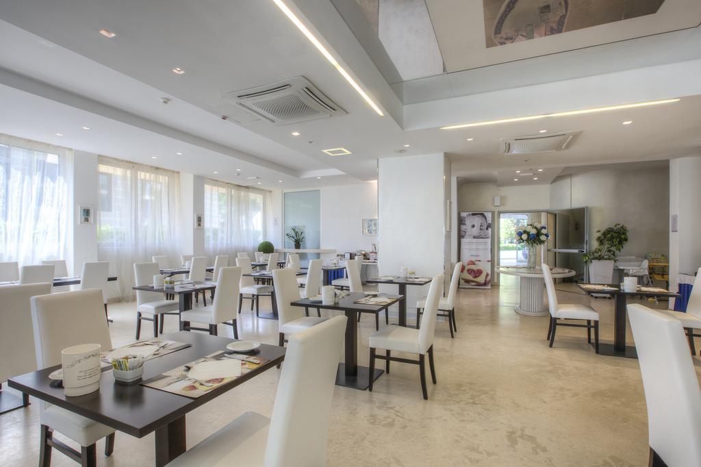 Mercure Rimini Lungomare Esterno foto